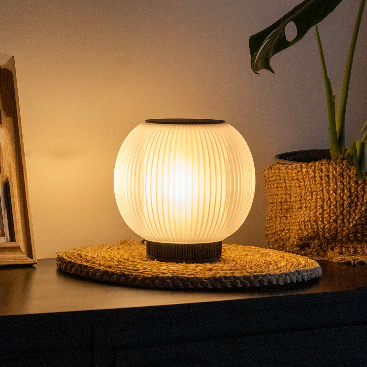 GLOW S